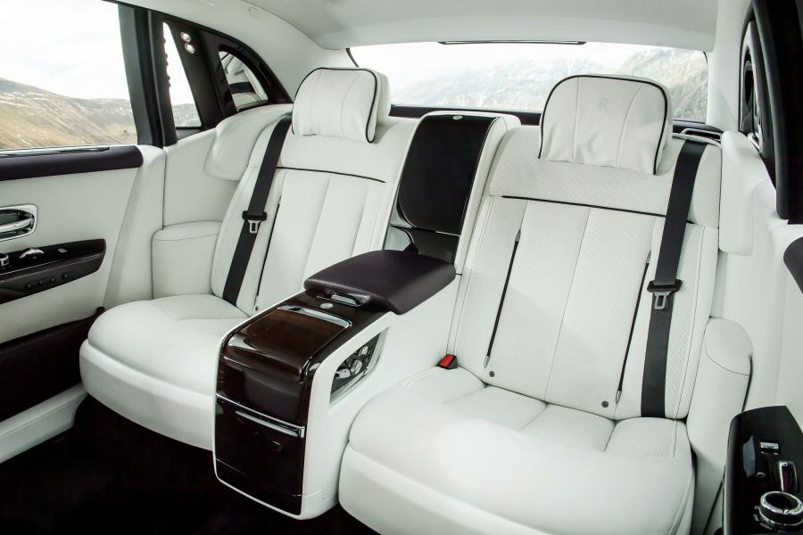 Интерьер Rolls-Royce Phantom EWB 2017 года  (UK) (фото 22 из 40)